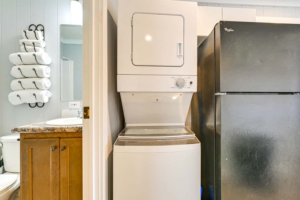 Waterfront Living & Resort Perks! Lake Norman Stay