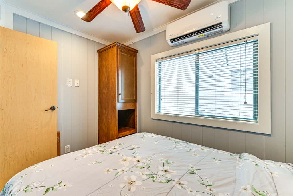 Waterfront Living & Resort Perks! Lake Norman Stay
