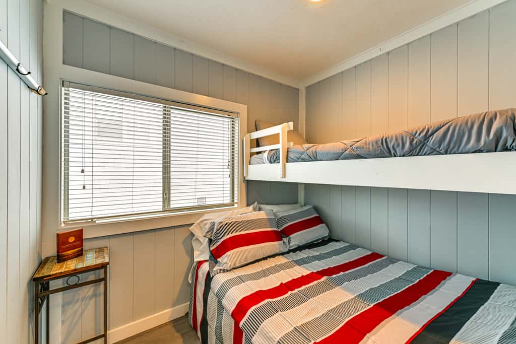 Waterfront Living & Resort Perks! Lake Norman Stay