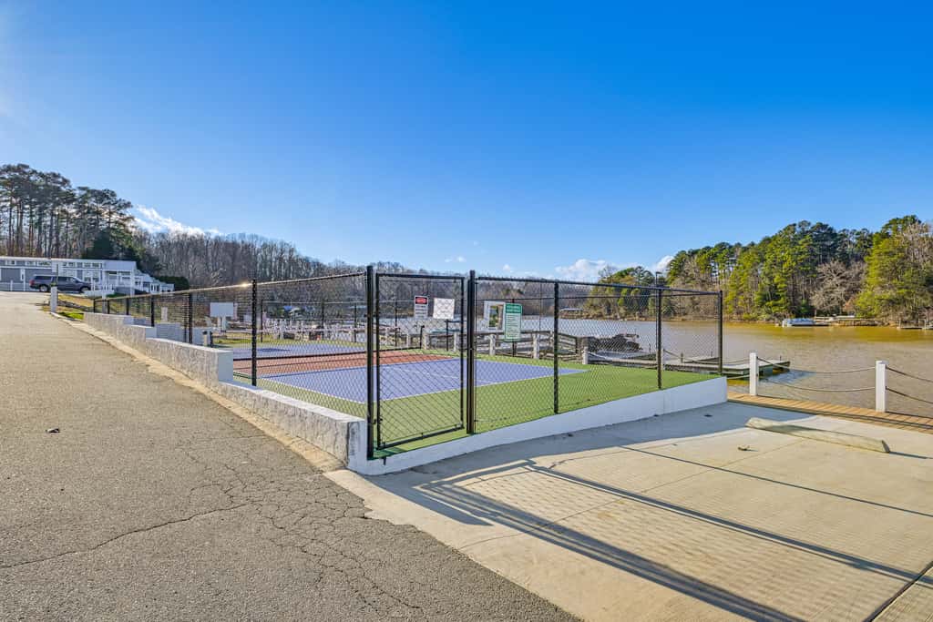 Waterfront Living & Resort Perks! Lake Norman Stay