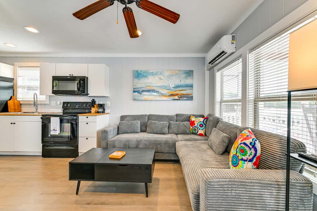 Waterfront Living & Resort Perks! Lake Norman Stay