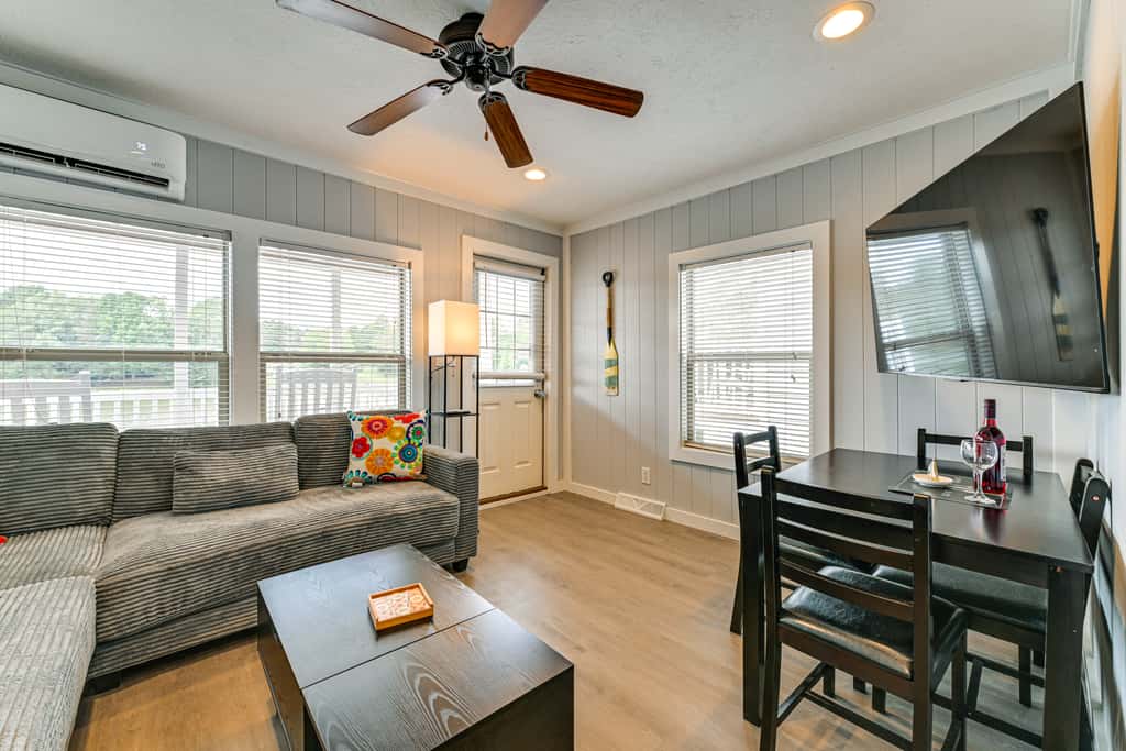 Waterfront Living & Resort Perks! Lake Norman Stay