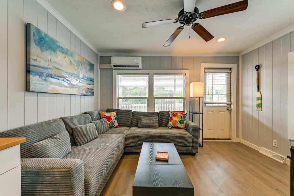 Waterfront Living & Resort Perks! Lake Norman Stay