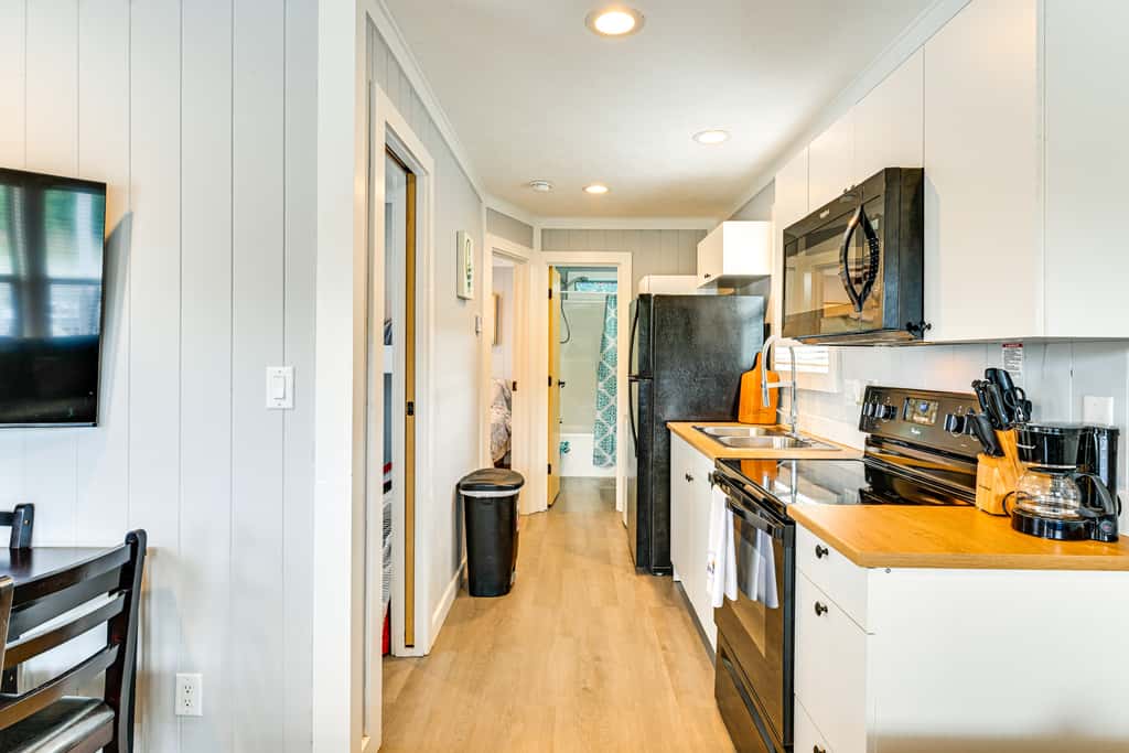 Waterfront Living & Resort Perks! Lake Norman Stay