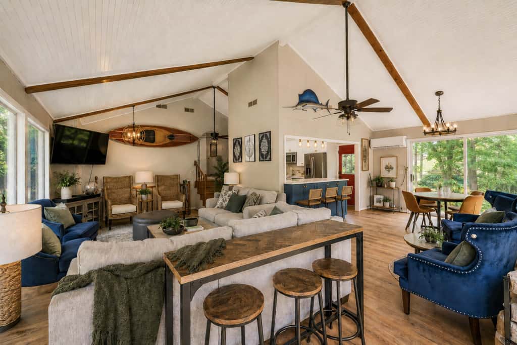 Pub, Hot Tub, Game Room, Monkey Island Waterfront