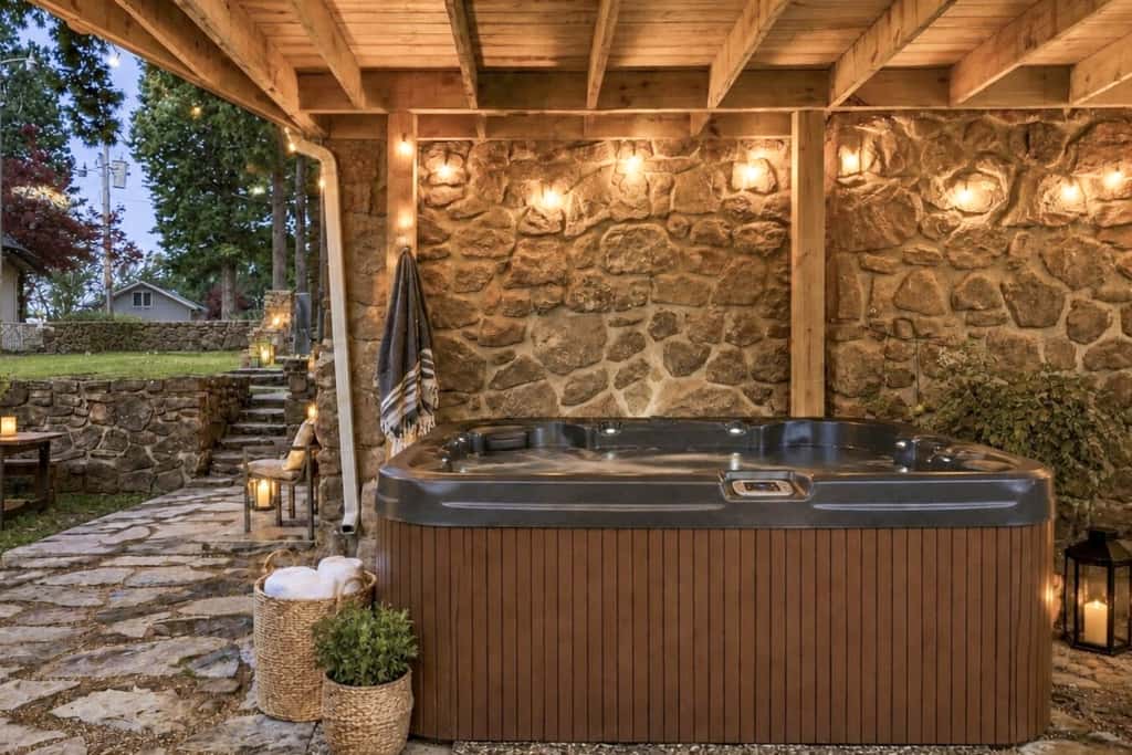 Pub, Hot Tub, Game Room, Monkey Island Waterfront