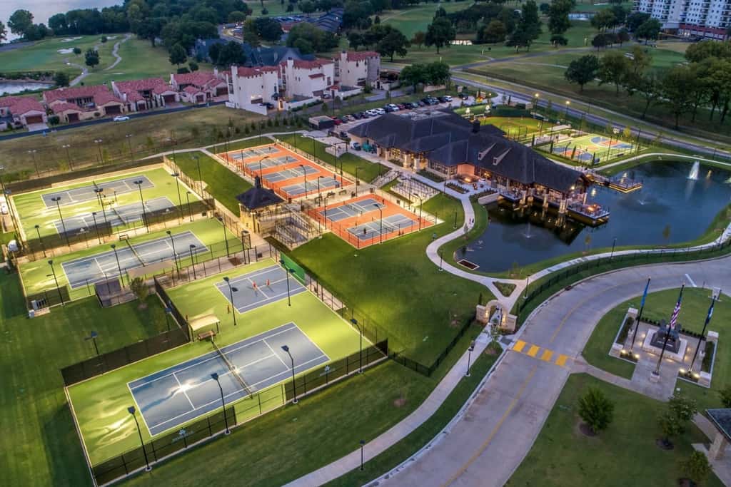 Pub, Hot Tub, Game Room, Monkey Island Waterfront