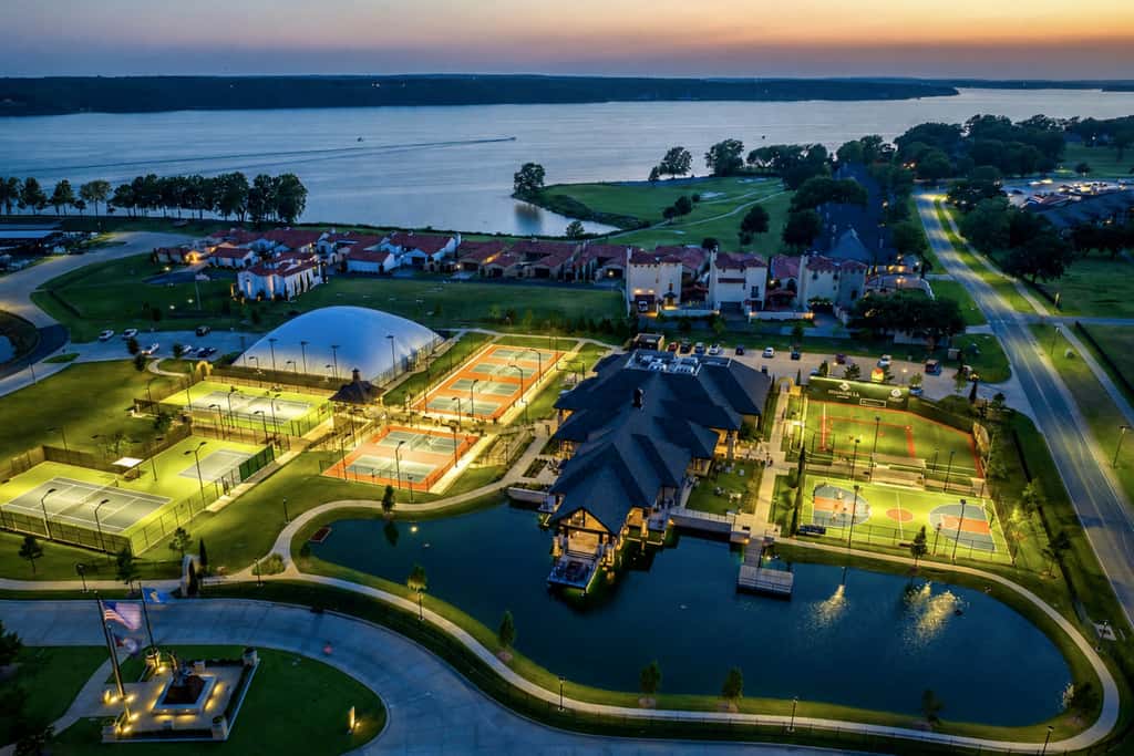 Pub, Hot Tub, Game Room, Monkey Island Waterfront