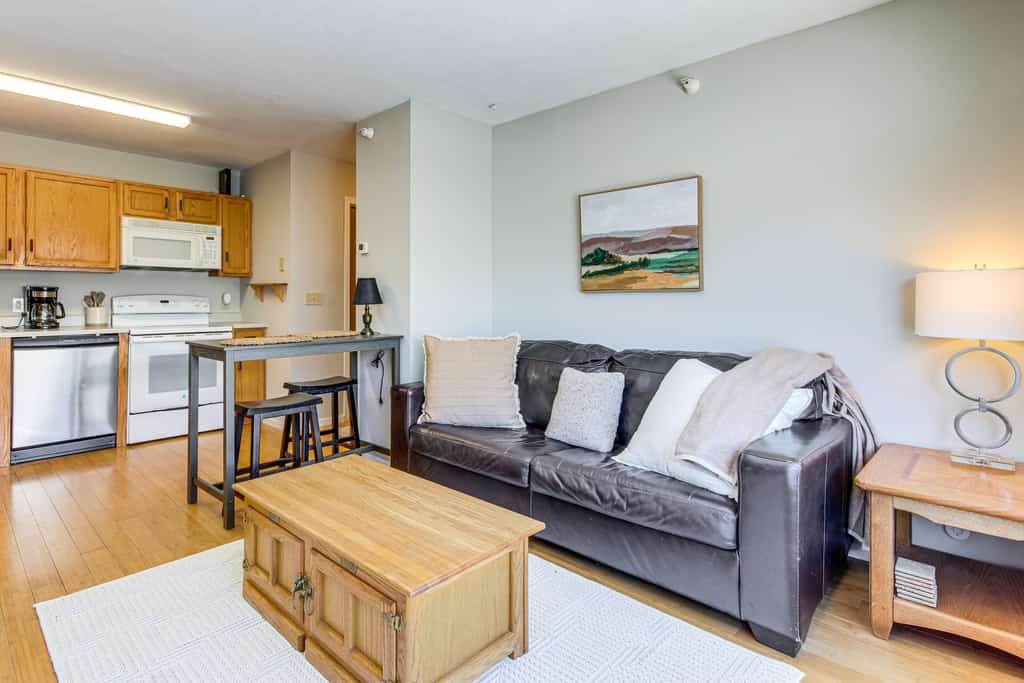 < 1 Mi to Big Sky Resort: Quiet Mtn-View Retreat