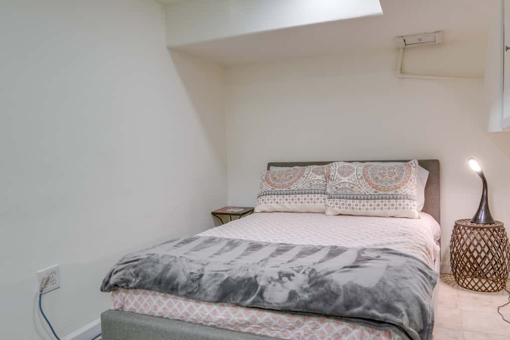 1 Mi to the Metro! Centrally Located Apt Near DC