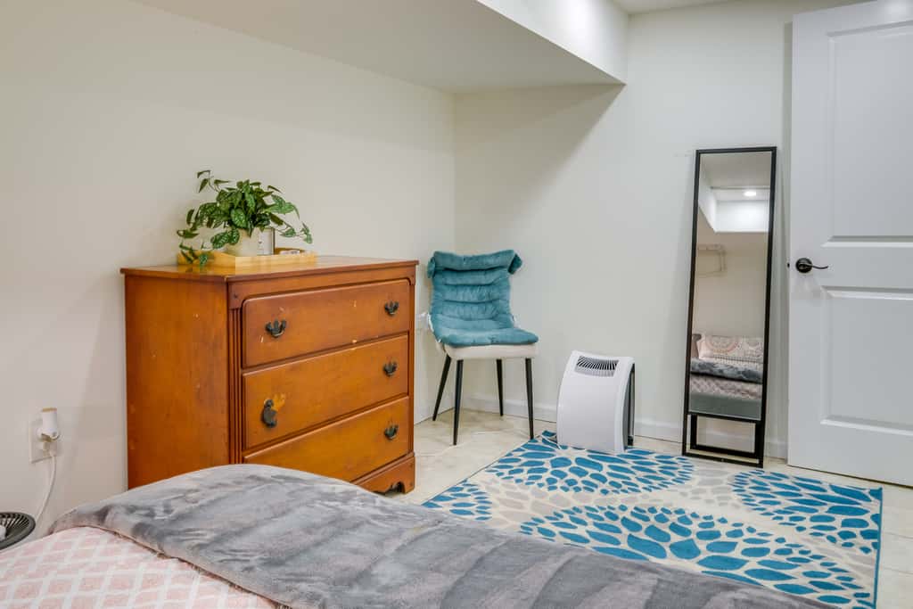 1 Mi to the Metro! Centrally Located Apt Near DC