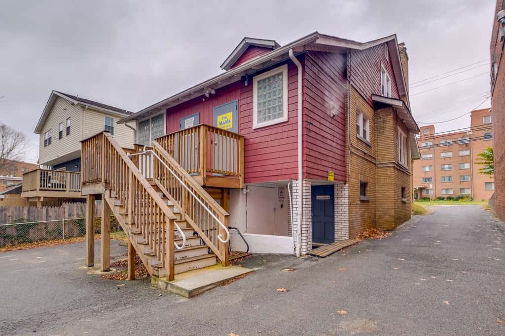 1 Mi to the Metro! Centrally Located Apt Near DC