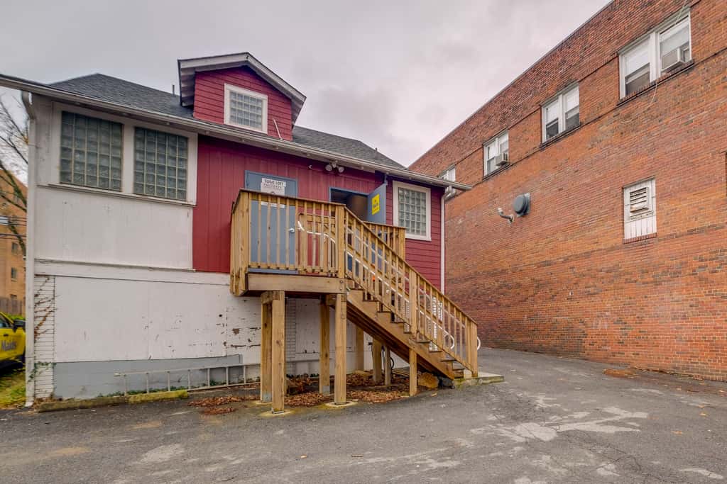 1 Mi to the Metro! Centrally Located Apt Near DC