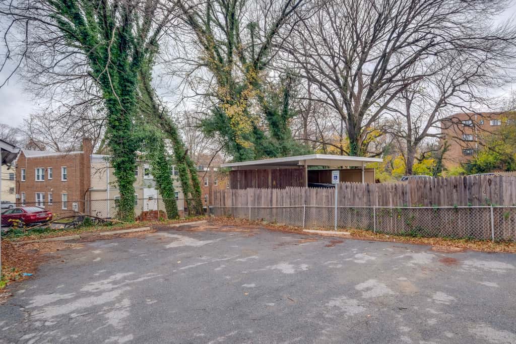 1 Mi to the Metro! Centrally Located Apt Near DC