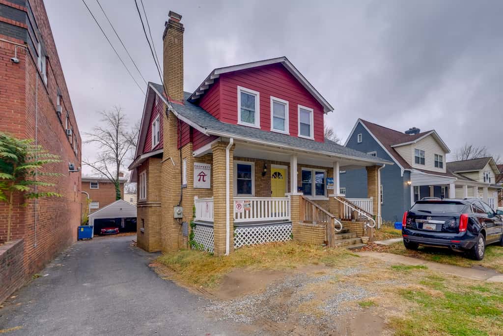 1 Mi to the Metro! Centrally Located Apt Near DC