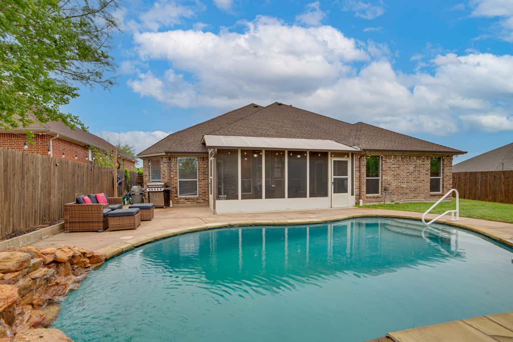 Spacious Arlington Home By Shops, Parks & Lakes