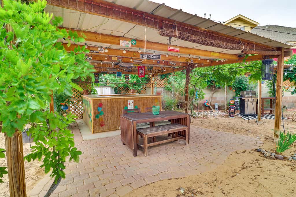 6 Mi to Balloon Fiesta | Patio & Outdoor Bar
