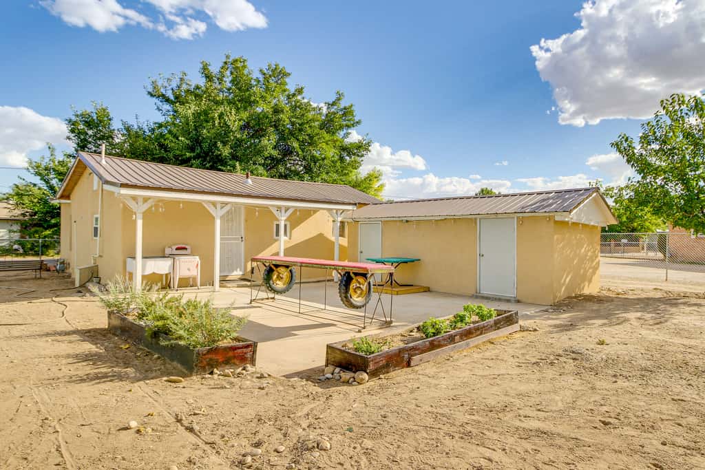 Fenced Yard for Balloon Fiesta Trips w/ Pets