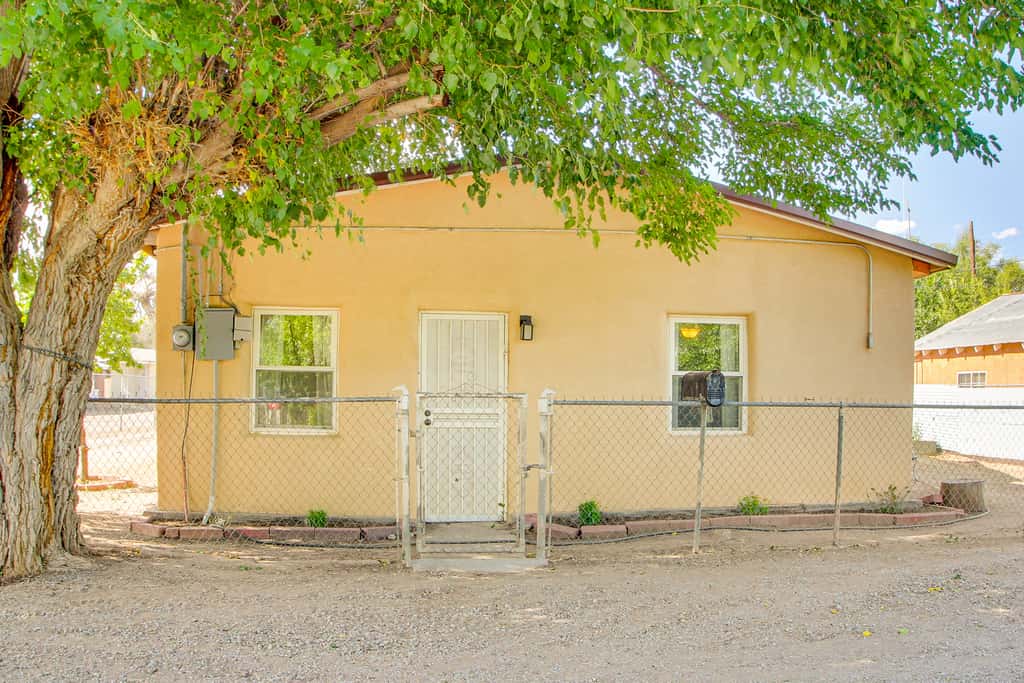 Fenced Yard for Balloon Fiesta Trips w/ Pets