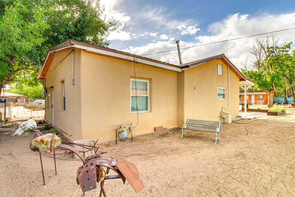 Fenced Yard for Balloon Fiesta Trips w/ Pets
