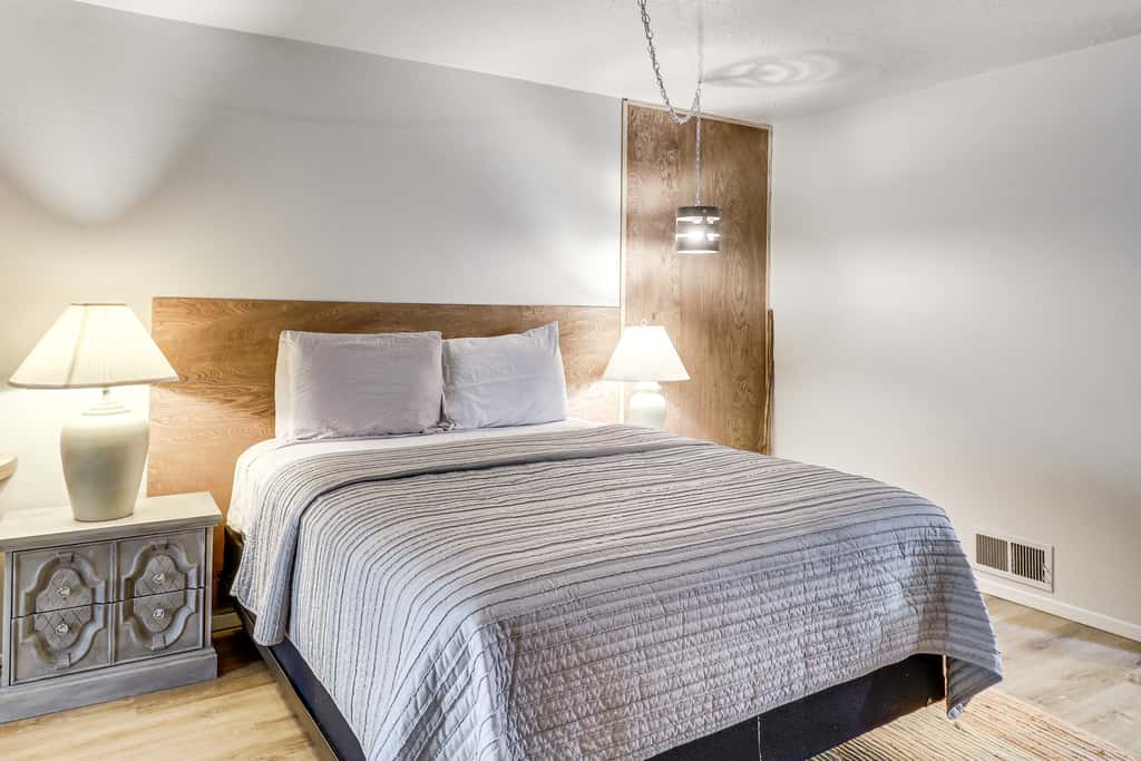 Walk to UNM! Quiet Extended Escape w/ Patio
