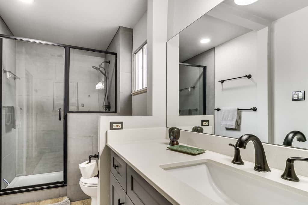 Walk to UNM! Quiet Extended Escape w/ Patio