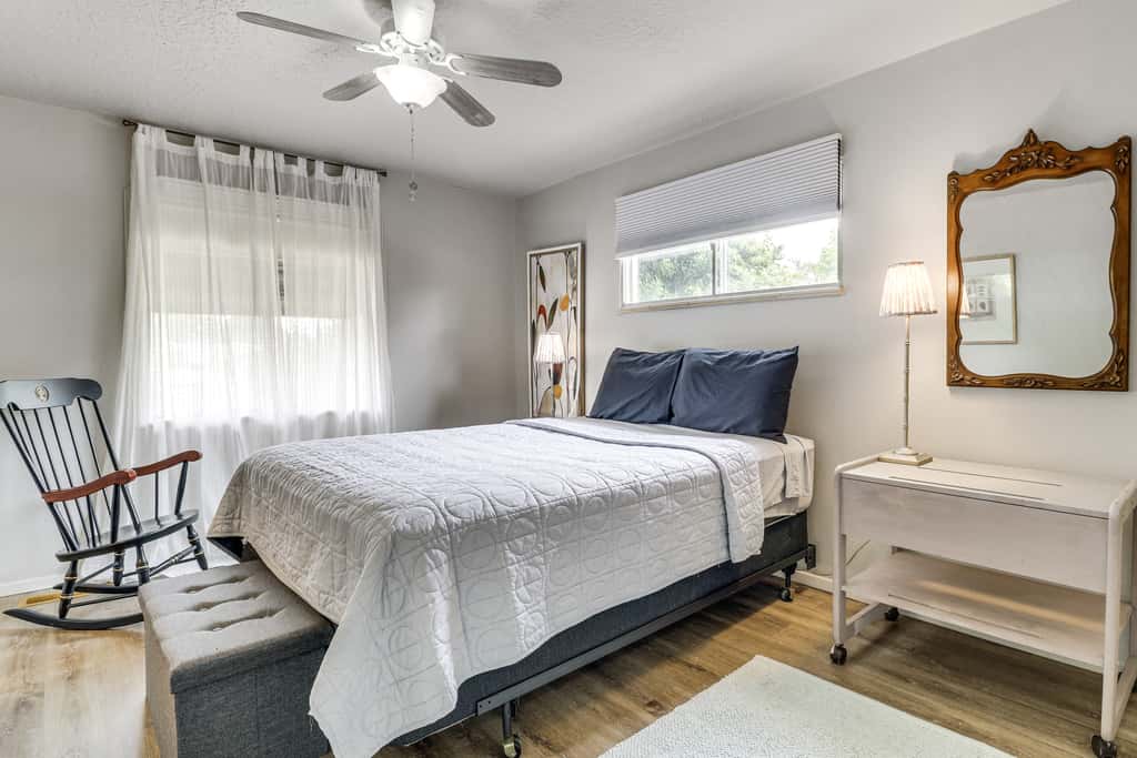 Walk to UNM! Quiet Extended Escape w/ Patio