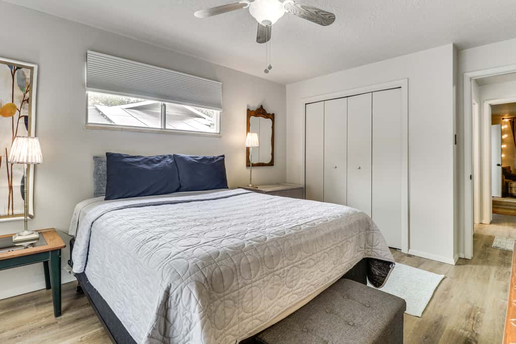 Walk to UNM! Quiet Extended Escape w/ Patio