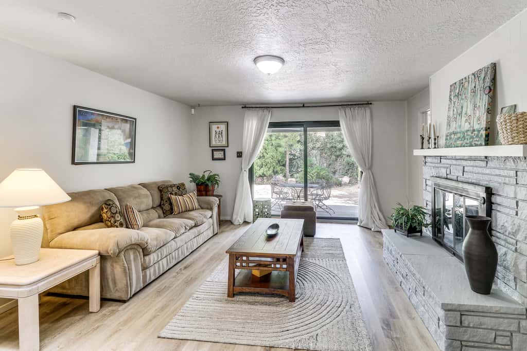 Walk to UNM! Quiet Extended Escape w/ Patio