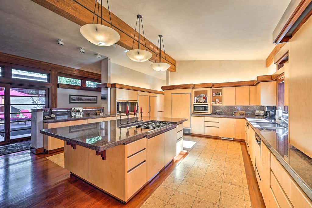 Sun Valley Estate w/ Private Pool, Theater & Gym
