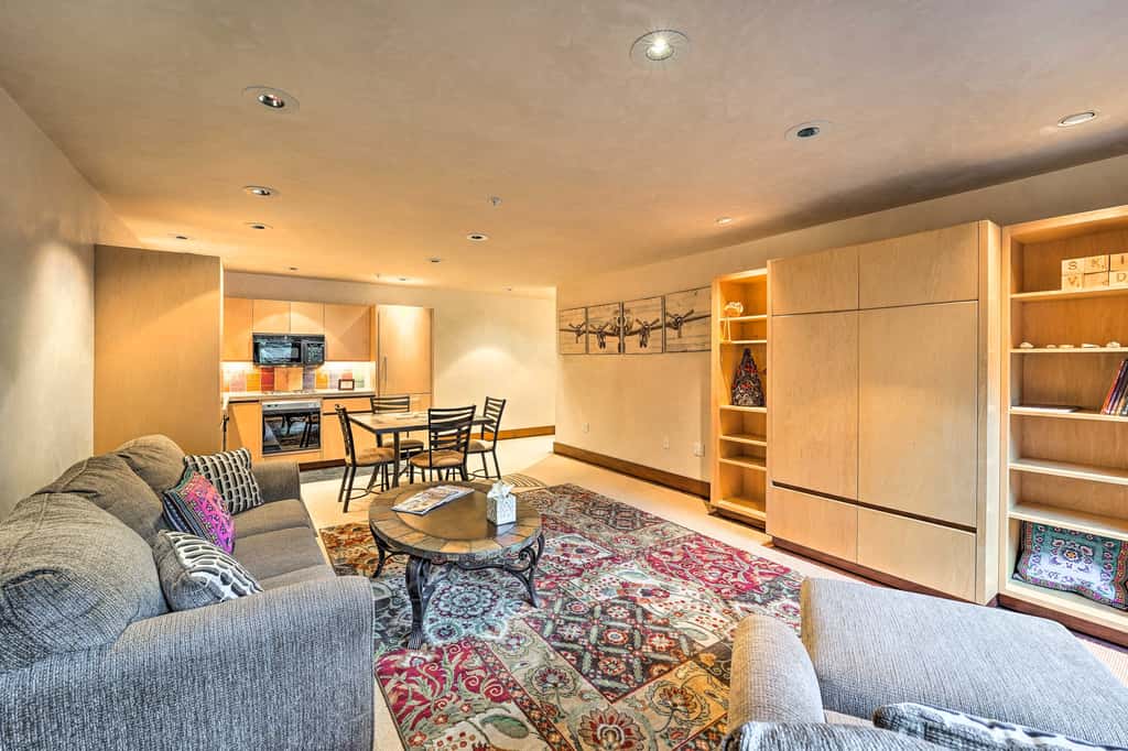 Sun Valley Estate w/ Private Pool, Theater & Gym
