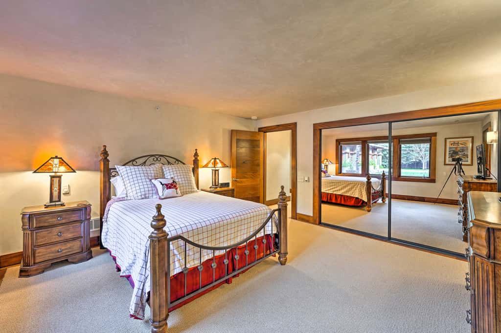 Sun Valley Estate w/ Private Pool, Theater & Gym