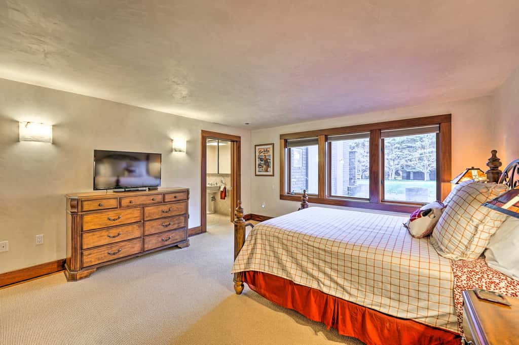 Sun Valley Estate w/ Private Pool, Theater & Gym