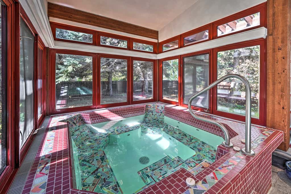 Sun Valley Estate w/ Private Pool, Theater & Gym