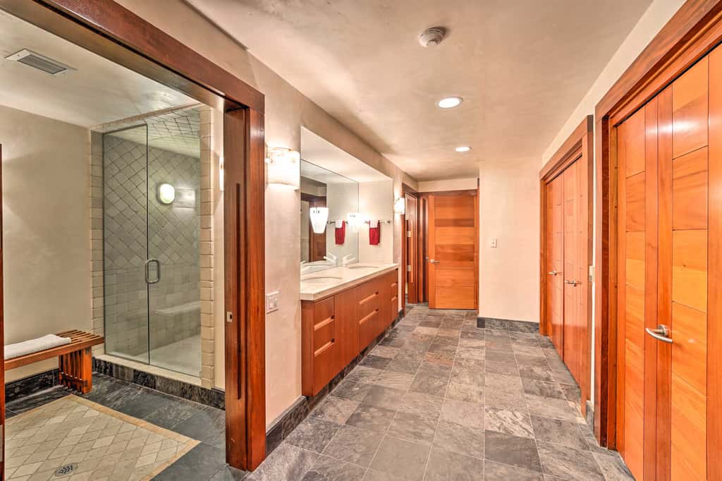 Sun Valley Estate w/ Private Pool, Theater & Gym