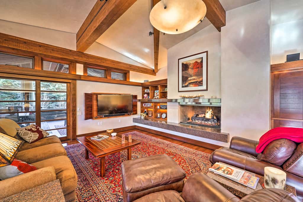 Sun Valley Estate w/ Private Pool, Theater & Gym