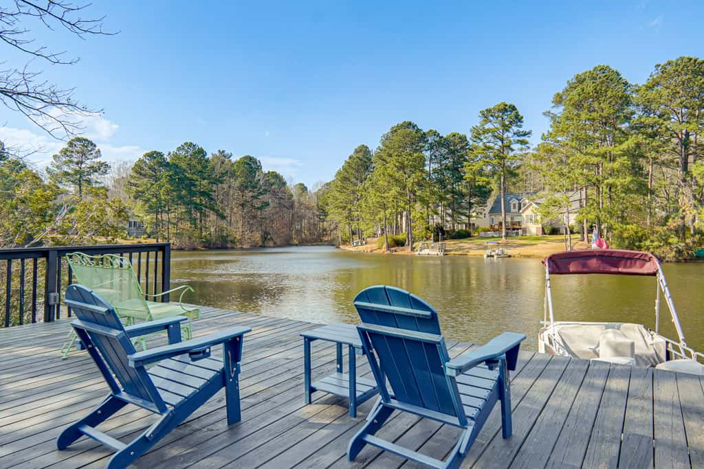 Pedal Pontoon & Movie Room! Lakefront Family Home