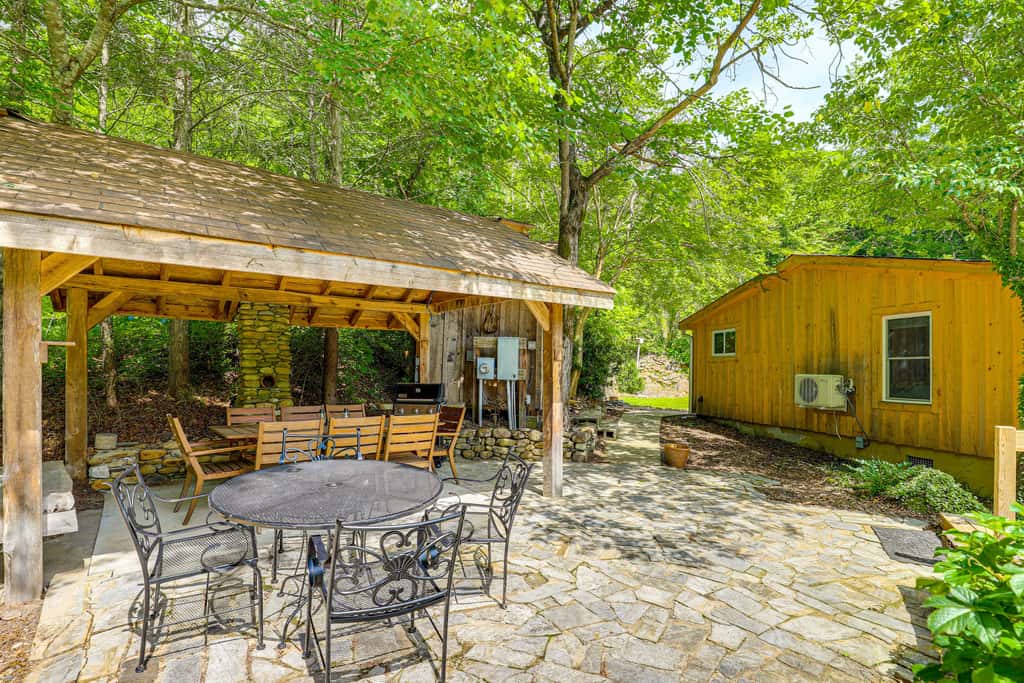 Serene Cabin w/ Pond & Creek on South Saluda River