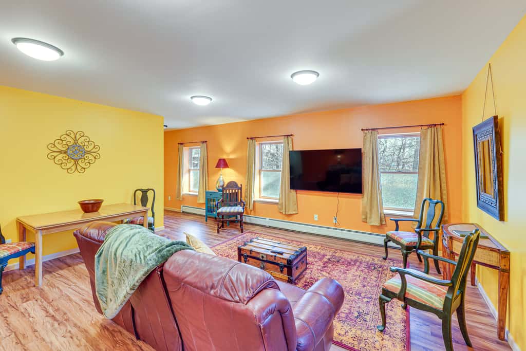 Near Historic Sites: Bright Hyde Park Guest Suite
