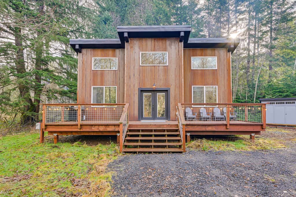 5 Mi to Mt Rainier Nat'l Park: Gem w/ Lake Access