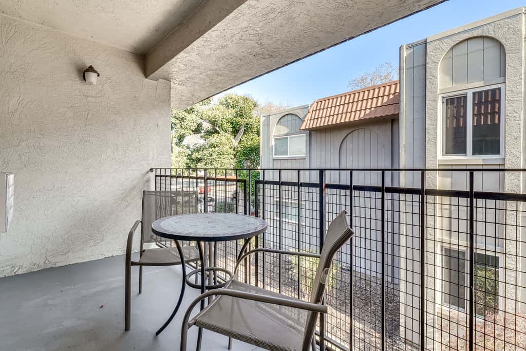 Shop, Hike & Sip Wine: Pleasanton Gem w/ Balcony!