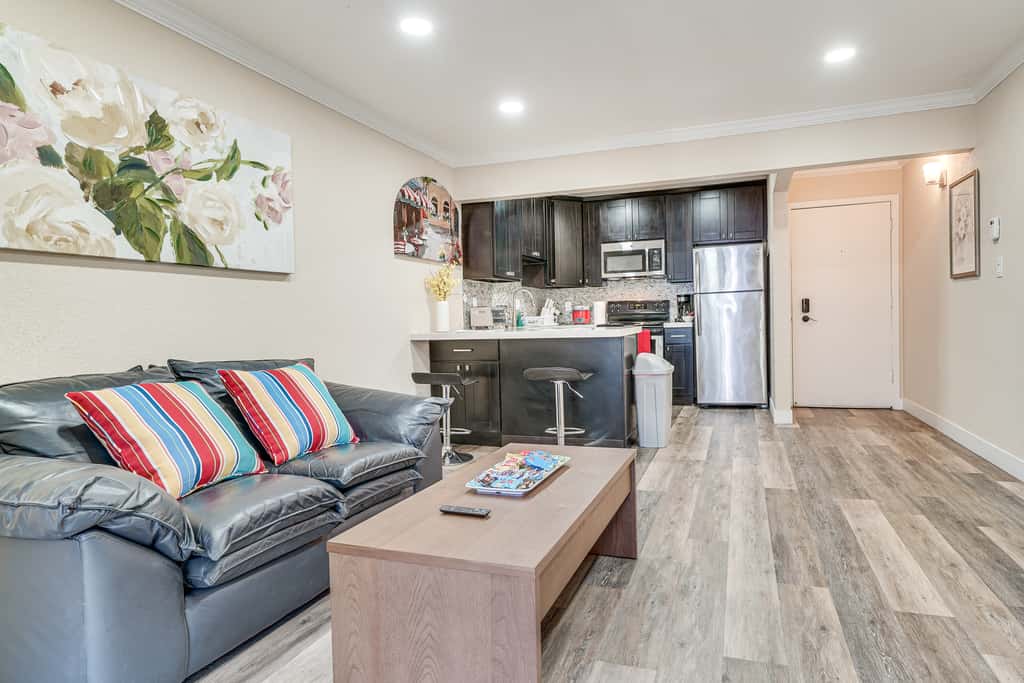 Shop, Hike & Sip Wine: Pleasanton Gem w/ Balcony!