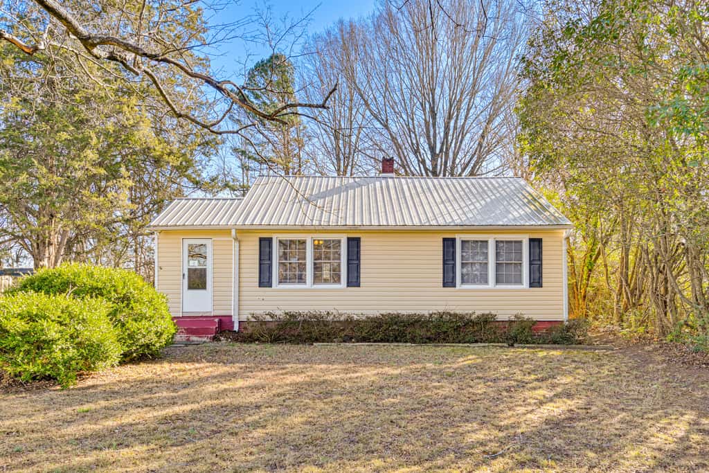 2 Mi to Uptown Lexington: Pet-Friendly Getaway!