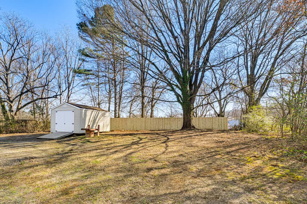2 Mi to Uptown Lexington: Pet-Friendly Getaway!