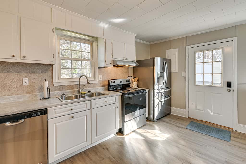 2 Mi to Uptown Lexington: Pet-Friendly Getaway!