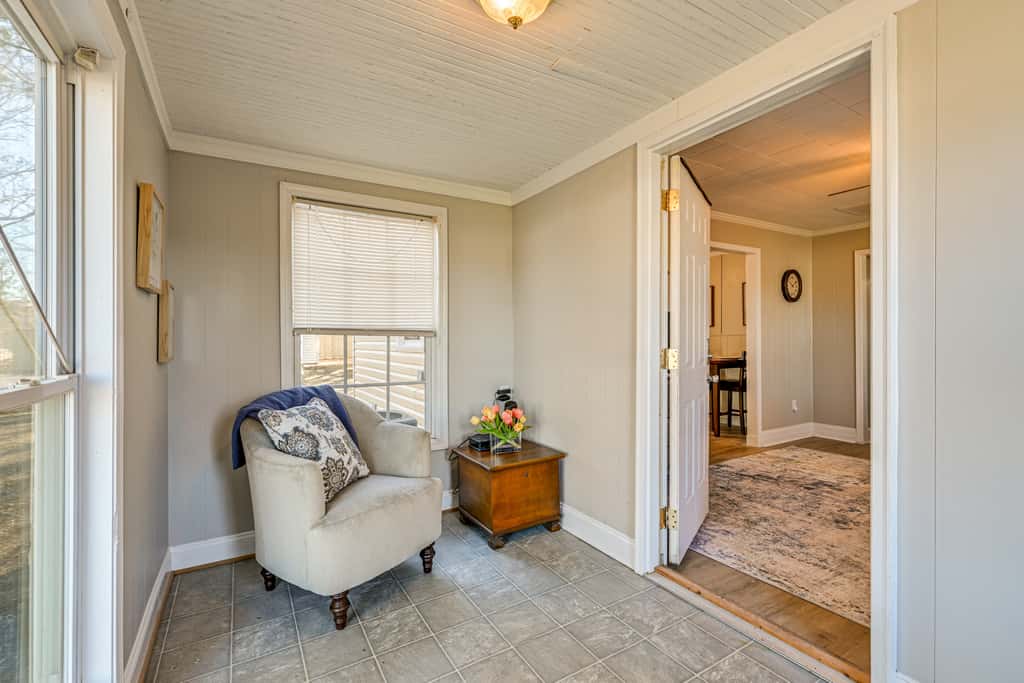 2 Mi to Uptown Lexington: Pet-Friendly Getaway!