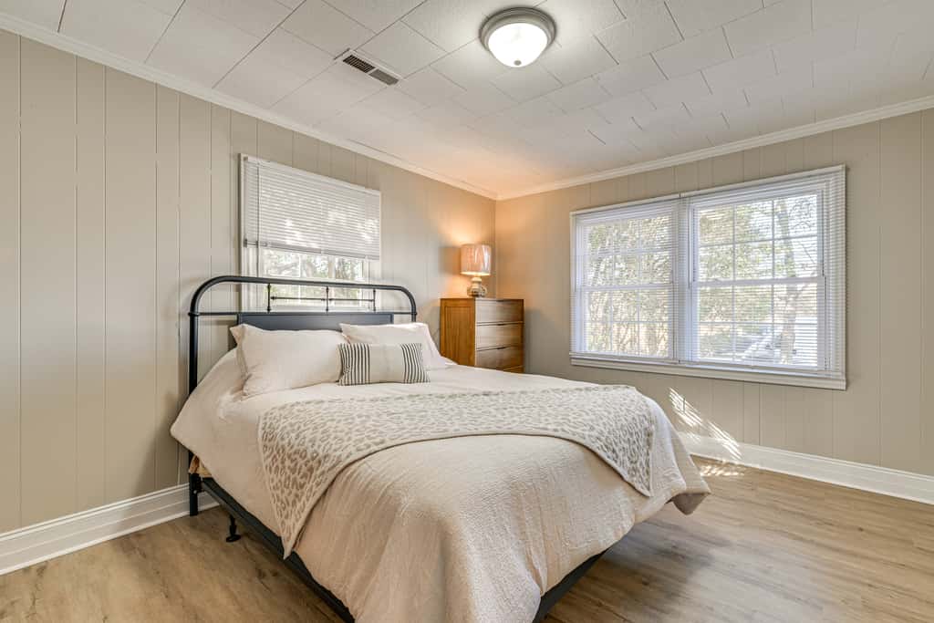 2 Mi to Uptown Lexington: Pet-Friendly Getaway!