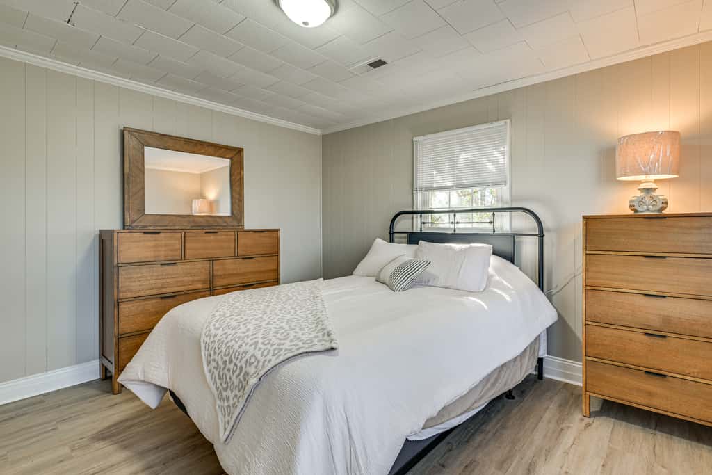 2 Mi to Uptown Lexington: Pet-Friendly Getaway!