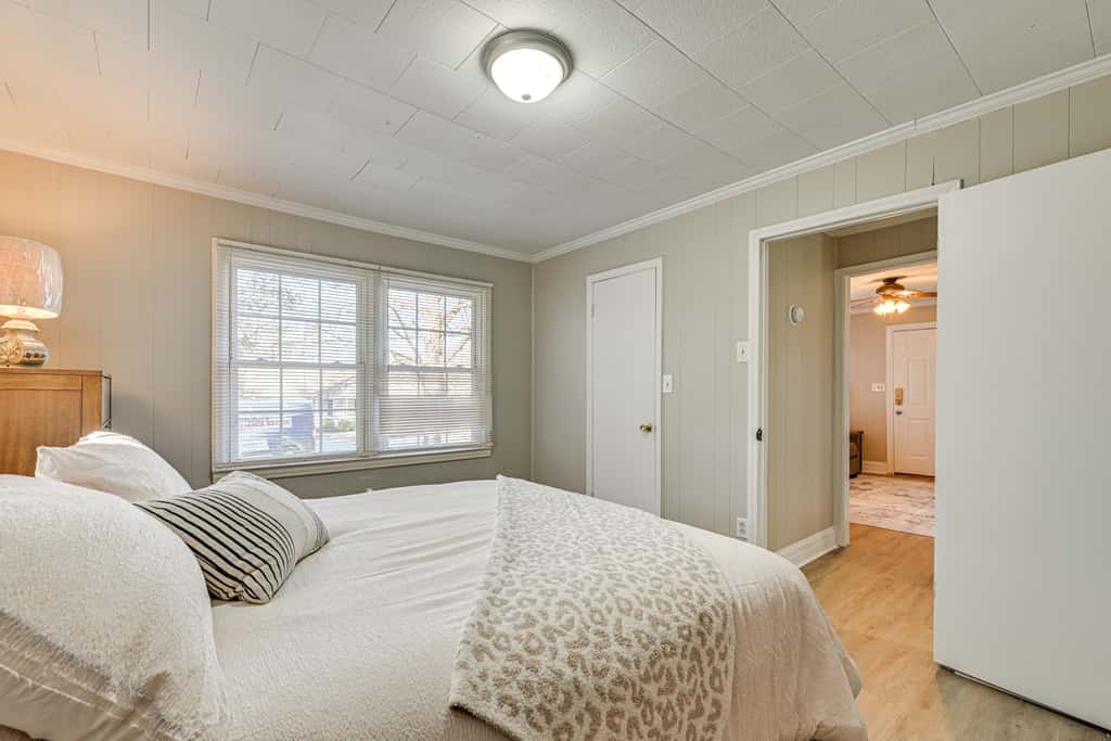 2 Mi to Uptown Lexington: Pet-Friendly Getaway!
