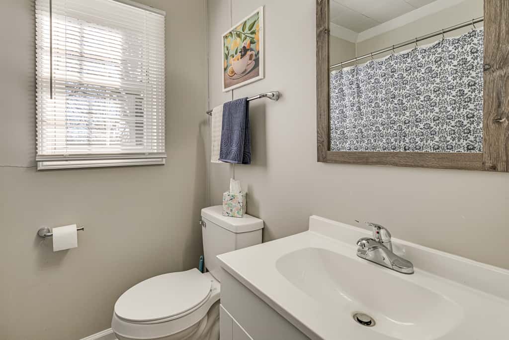 2 Mi to Uptown Lexington: Pet-Friendly Getaway!